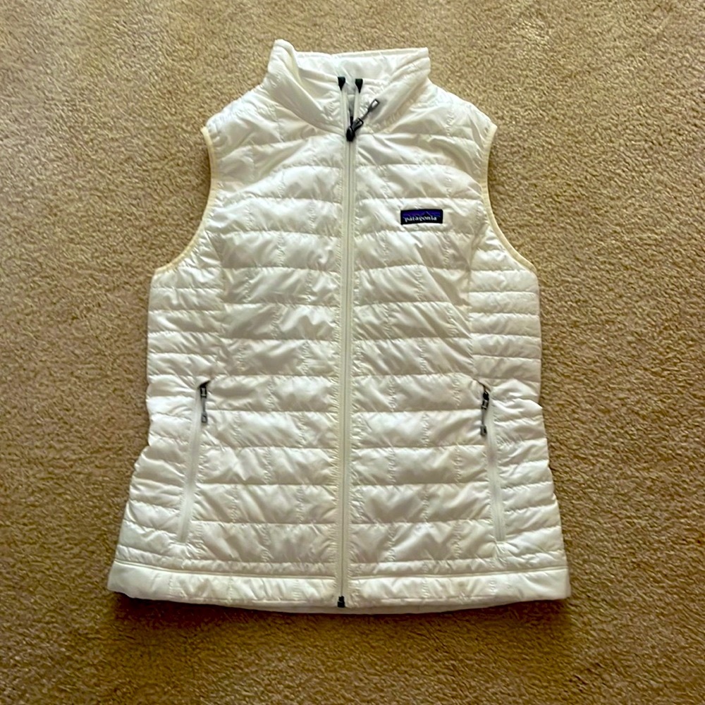 NWOT Patagonia White Vest. Medium.
